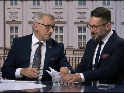 Kuriozalna sytuacja w TVN24. Politycy zaczęli wyrywać sobie kartki
