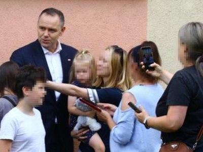 Prezydent Nawrocki zajrzał na stare śmieci. Sąsiedzi zgotowali mu serdeczne powitani…