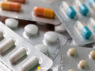 Jak przechowywać leki w upały? Farmaceutka ostrzega przed częstym błędem