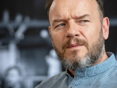 Redbad Klynstra w sądzie. Aktorzy po publikacji Onetu: niepokojące doniesienia