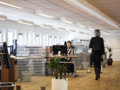 Planujesz wdrożyć AI w firmie? Najpierw odnotujesz spadki