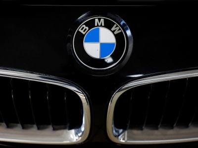Tak rywalizują Niemcy. BMW pozazdrościło Mercedesowi. Szykują odpowiedź na Mercedesa Klasy G