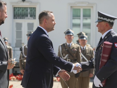 Nawrocki wręczył nominacje generalskie. Osiem nazwisk