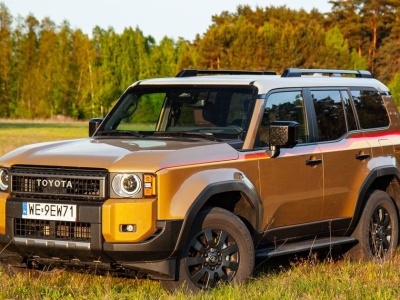Kultowy nie bez powodu. Nowy Land Cruiser czerpie garściami z klasyki