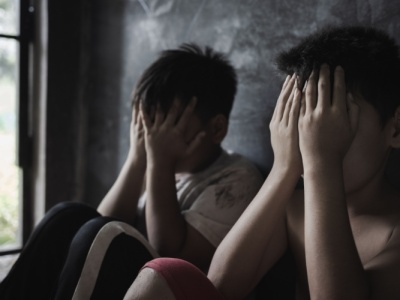 Sodomita zamknął dwójkę dzieci w klatce