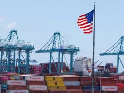 Trump cichaczem rozszerzył cła na stal i aluminium. Objęły one także gaśnice
