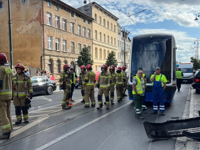 Pilne! Tramwaj wyleciał z torów na ul. Gdańskiej w Bydgoszczy [zdjęcia]