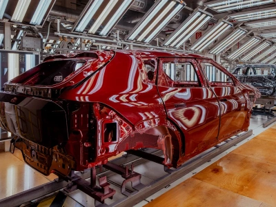 Elektryczny EV4 zjeżdża już z taśm fabryki na Słowacji
