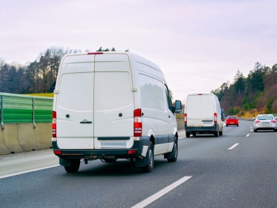 Biała furgonetka widzi wszystko. Wypuścili na drogi nową broń przeciw piratom