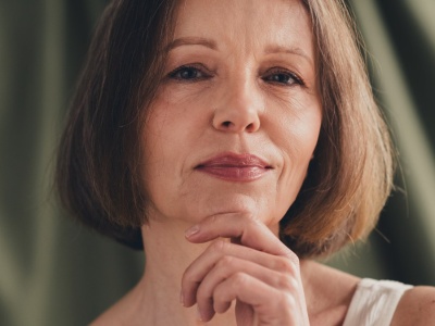 Internautki pokochały metodę 53, bo pięknie modeluje twarz. Na czym polega?