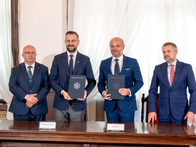 Zamiast wojska na Krakowskiej będzie rzeszowski urząd miasta. Podpisano list intencyjny