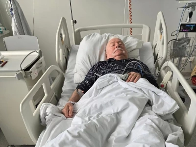 Lech Wałęsa w szpitalnym łóżku. Wspomniał o operacji