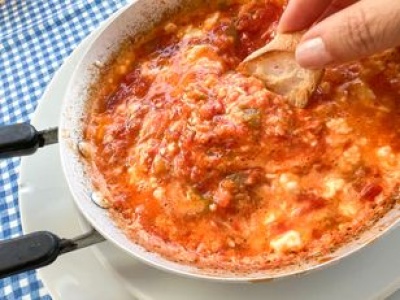 Na śniadanie robię turecką jajecznicę. Jest lepsza od klasycznej