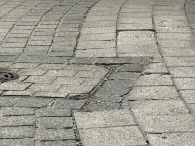 Kostka znowu pęka. Rynek w Jaworznie od.Nowa