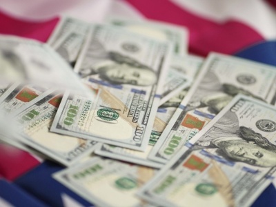 Rekord na giełdzie w USA i zawirowania na dolarze. Rynek reaguje na słowa szefa Fed