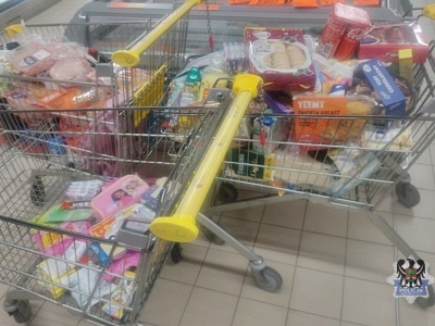 Zuchwała próba kradzieży w przygranicznym dyskoncie. Czeszki chciały wyjść z pełnymi wózkami