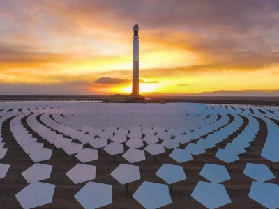 Dwie wieże i 30 tys. luster – oto nowa chińska elektrownia