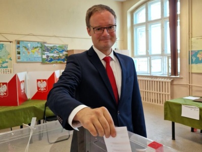 Kamil Żbikowski wygrywa wybory w Zabrzu