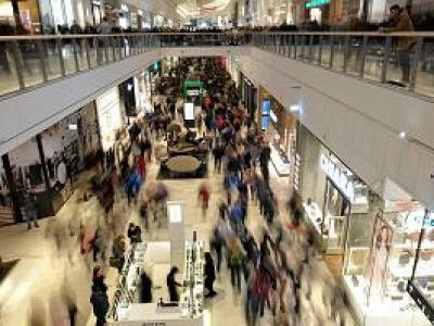 Polacy ruszyli na zakupy. Sprzedaż dużo większa niż prognozowano