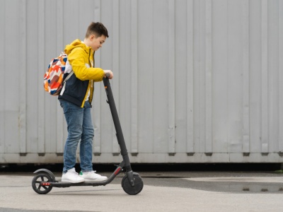 Egzamin na kartę rowerową obejmie też hulajnogi? MEN stawia sprawę jasno