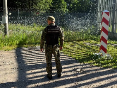 Incydent na granicy z Białorusią. Żołnierz ranny po starciu z migrantami