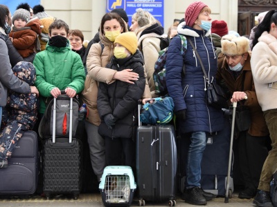 Ukraińscy uchodźcy coraz bardziej stają się zakładnikami walki KO i PiS