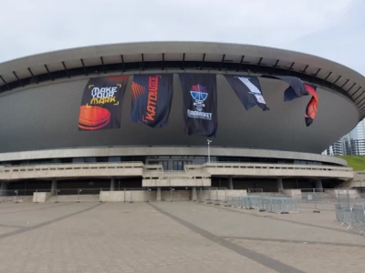 Dzień dobry Katowice. Przed Spodkiem powstaje strefa kibica