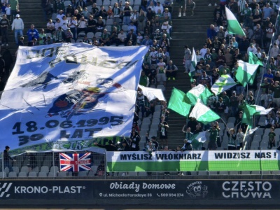 Żużel. Piękny gest kibiców Włókniarza! Uczcili najlepszą akcję w historii żużla?