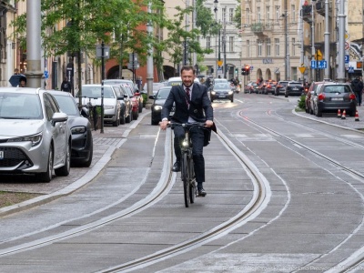 „Znikną uciążliwe krawężniki, kostkę zastąpi asfalt” zapowiada prezydent Krakowa