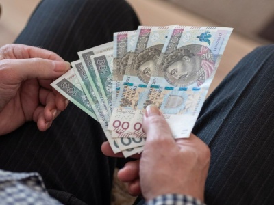 ZUS wypłaci 300 zł bez względu na zarobki. Kluczowa data to 31 sierpnia
