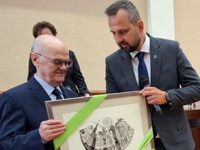 Prezes wodociągów, miłośnik historii, przyjaciel piłki ręcznej. Wiesław Pancer odchodzi na emeryturę