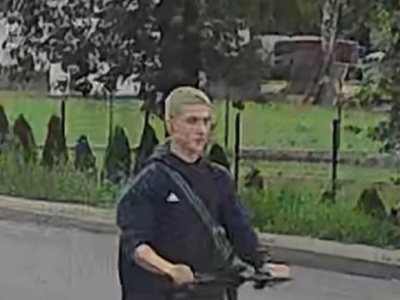 Jechał na hulajnodze, potrącił 6-latka i uciekł. Policja szuka mężczyzny ze zdjęcia