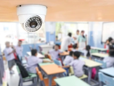 Szkoła transmituje lekcje na żywo: Innowacja edukacyjna czy naruszenie prywatności uczniów?