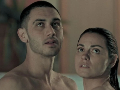 To prawdziwa perełka dla fanów zmysłowych thrillerów Netflix. Dlaczego warto obejrzeć ,,Mroczne pożądanie”?