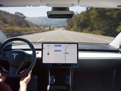 Tesla z wyrokiem za śmiertelny wypadek autopilota. Kłamstwo firmy obnażył haker