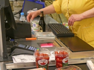 Nowa sieć sklepów rozpycha się w Polsce. Kusi pracowników pensją, jakiej nie da Lidl ani Biedronka