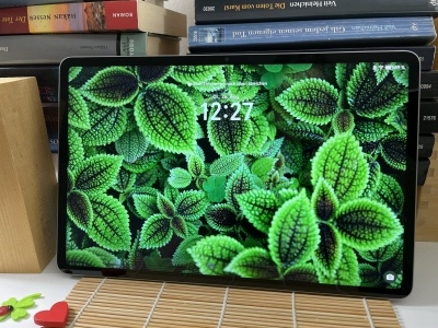 Solo rozrywka i produktywność w lekkiej metalowej obudowie - recenzja tabletu Honor Pad 10