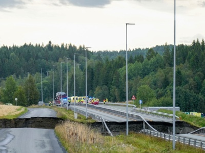 Osuwisko pochłonęło autostradę i tory. Tragedia na budowie w Norwegii
