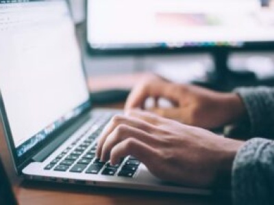Polskie firmy mówią o AI, a prawie połowa nie ma chmury. Prawda o długu technologicznym.