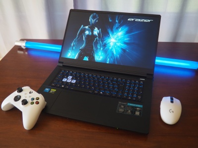 Recenzja Medion Erazer Scout 17 E1: Ocena wartości RTX 5050 Laptop jako procesora graficznego niższej klasy średniej