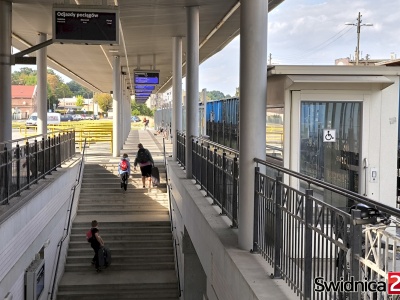 Od lat sprawiają problemy i utrudniają korzystanie z Centrum Przesiadkowego. Kwestia niesprawnych wind wreszcie zostanie rozwiązana? [FOTO]