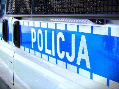 Zderzenie trzech pojazdów na trasie Brzesko-Nowy Sącz. Droga zablokowana