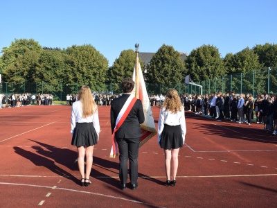 Apel na rozpoczęcie roku szkolnego wzbudził skandal. Wszystko przez... tekst piosenki