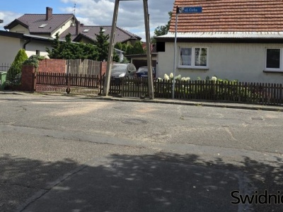 Ktoś zacierał ślady? Trwa śledztwo w sprawie śmierci 39-latki na ul. Cichej w Świdnicy