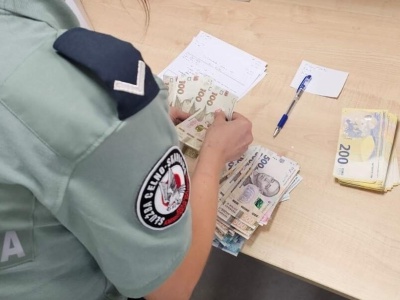 Służba Celno-Skarbowa zatrzymała nielegalny przewóz gotówki na granicy