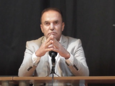 Burmistrz Lanzarote płaci za hotele dla sprawców przemocy