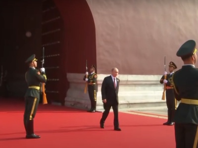 Wielka defilada w Chinach. Trump zarzuca spisek przeciwko USA