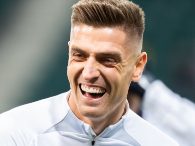 Krzysztof Piątek zaskoczył fanów i pokazał klasę. Postawił na luksusową torebkę francuskiej marki