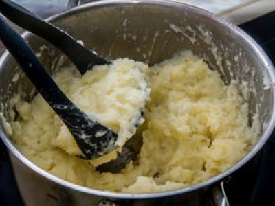 Dodaję do purée zamiast masła i śmietany. Podbija białko i poprawia smak
