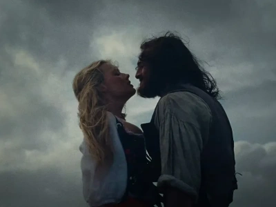 Margot Robbie i Jacod Elordi w zwiastunie filmu WICHROWE WZGÓRZA